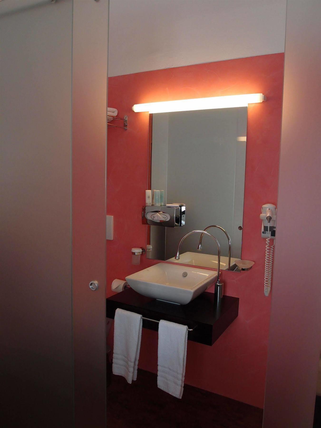 Boutique Hotel La Rinascente Locarno Luaran gambar