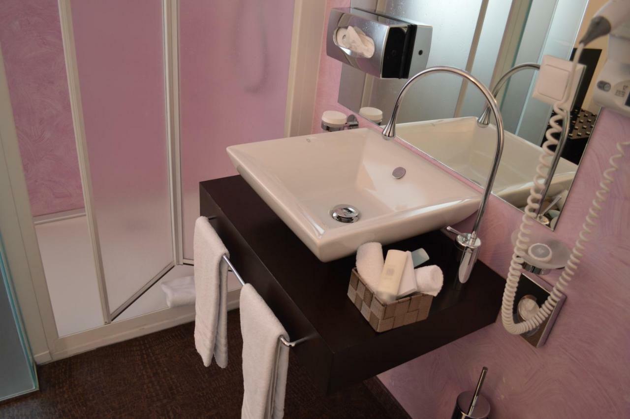 Boutique Hotel La Rinascente Locarno Luaran gambar